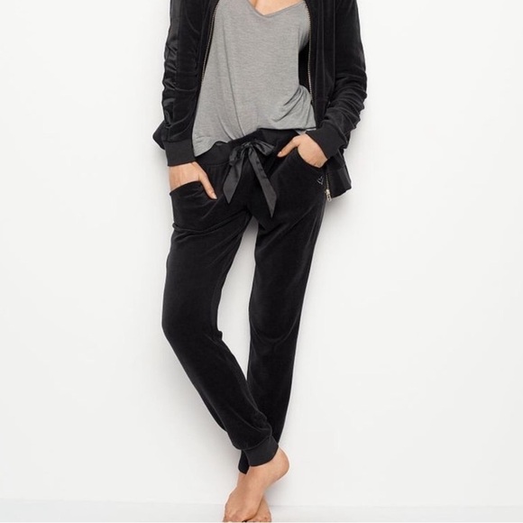 Victoria’s Secret Black Velour Bow-Front Jogger Pants - Picture 2 of 8